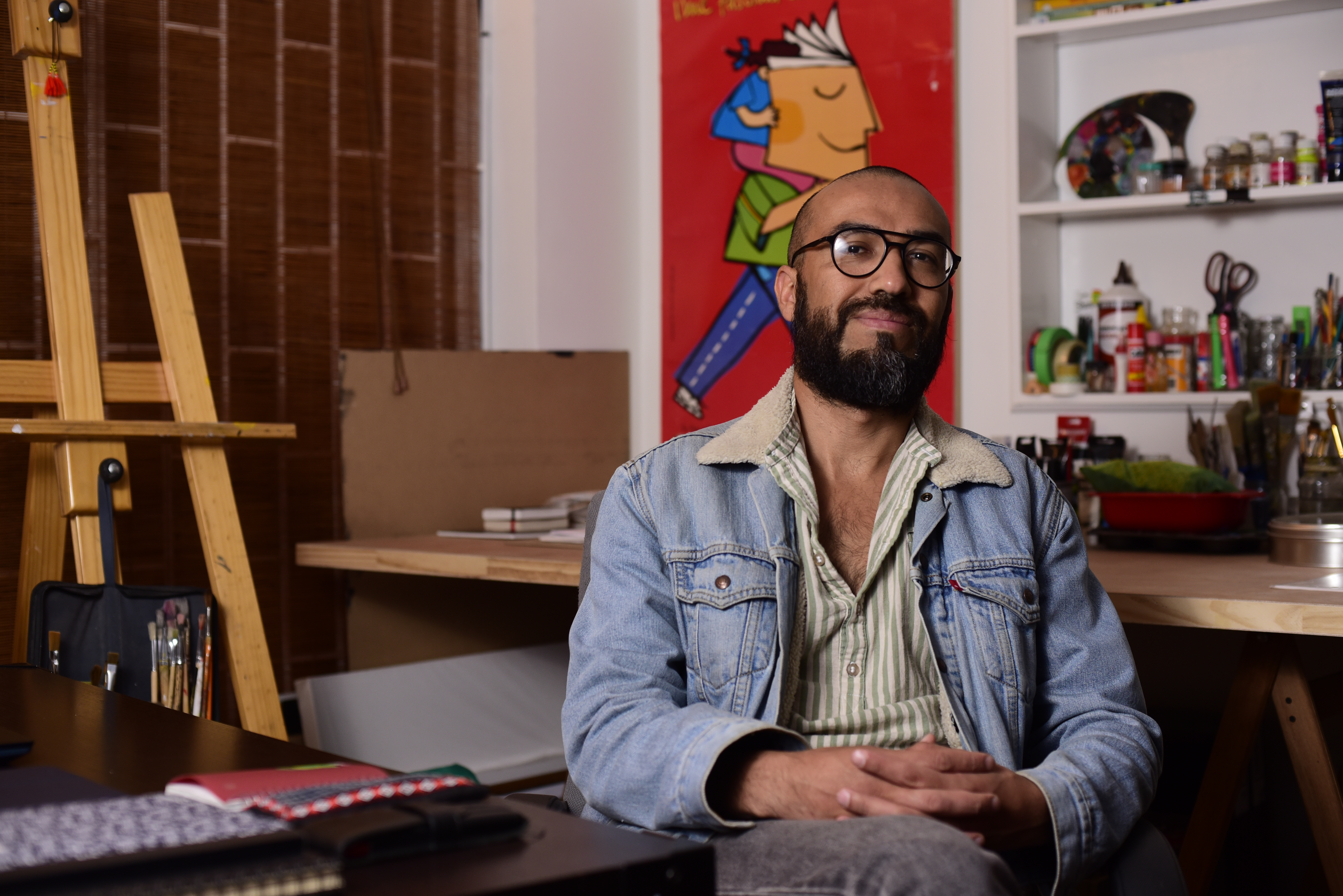 Dipacho realizó sus estudios en diplomatura en Literatura Infantil y Juvenil en la Universidad de San Martin en Buenos Aires. Posteriormente, estudió Diseño Gráfico en la Universidad Nacional de Colombia.