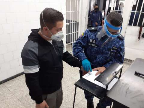 Con exámenes médicos previos y apoyos en juzgados avanzan las excarcelaciones