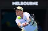 Jannik Sinner sufrió el calor de Australia, pero aun así avanzó de ronda