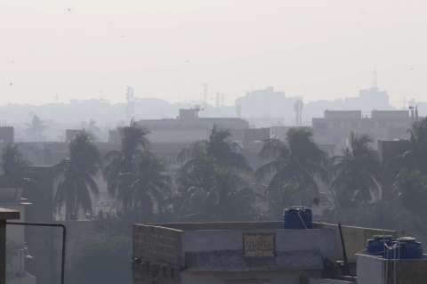 En Pakistán utilizan lluvia artificial para reducir los niveles de contaminación
