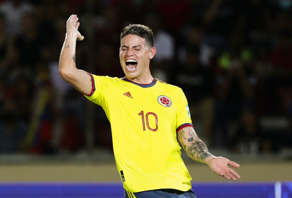 AMDEP8783. PUERTO ORDAZ (VENEZUELA), 29/03/2022.- James Rodríguez de Colombia reacciona hoy, durante un partido de las eliminatorias sudamericanas para el Mundial de Catar 2022 entre Venezuela - Colombia, en el estadio Cachamay en Puerto Ordaz (Venezuela). EFE/Rayner Peña