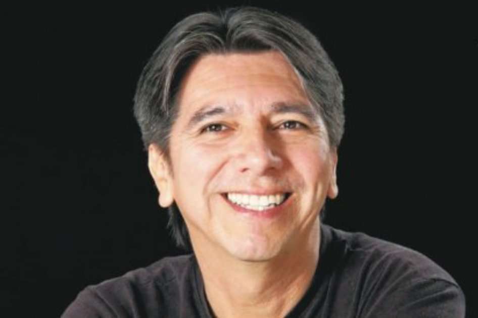 Gerardo Meneses presentó en la Feria del Libro de Bogotá “Bajo la luna de mayo”, la tercera novela inspirada en historias de niños en el conflicto armado. / Cortesía