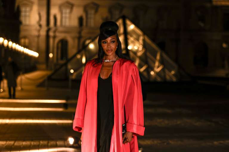 Paris (France), 04/03/2025.- British model Naomi Campbell arrives for the 'Le Grand Diner du Louvre' at the Louvre Museum in Paris, France, 04 March 2025. The Louvre Museum is hosting the gala dinner to mark the official opening of Paris Fashion Week and to raise funds to support the Louvre's restoration projects, educational programs, and initiatives aimed at making the museum more accessible to a broader audience. (Moda, Francia) EFE/EPA/TERESA SUAREZ