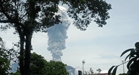 Indonesia:  monte Marapi entra en erupción