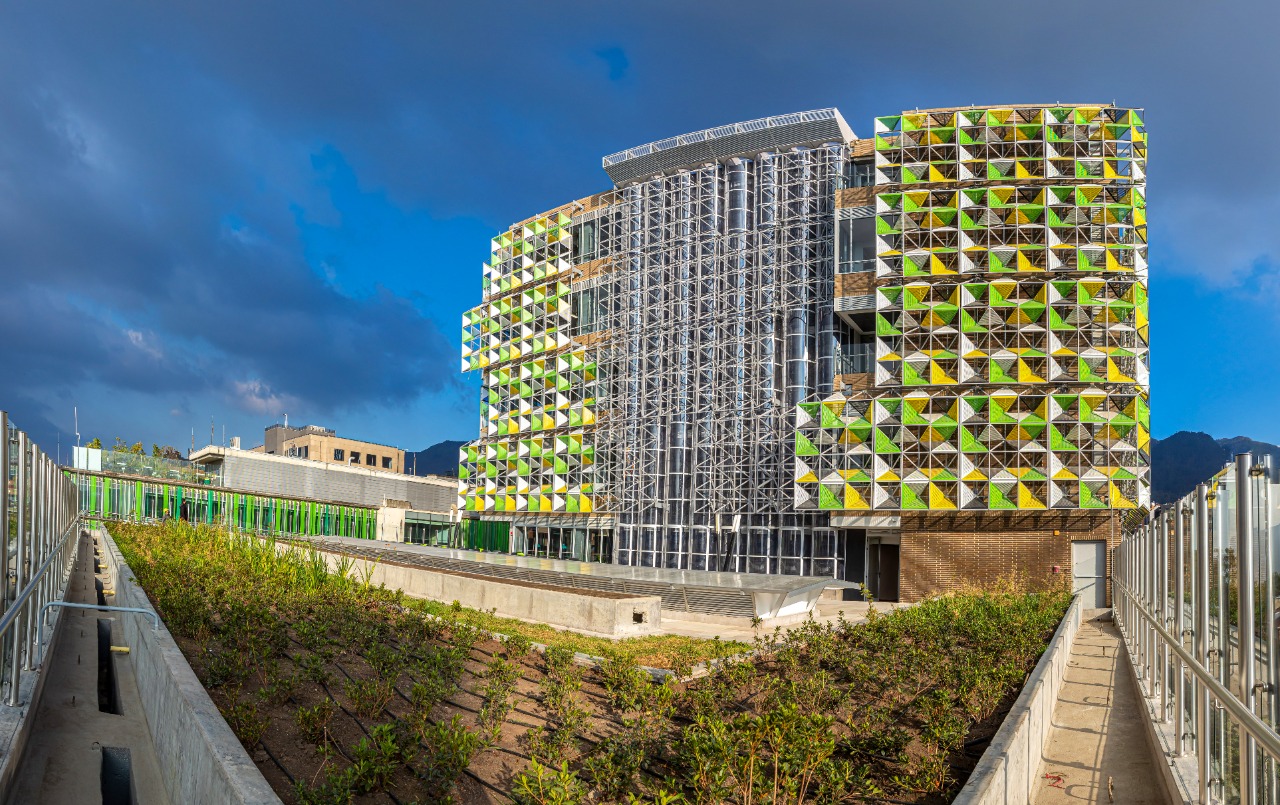 El edificio EAN Legacy de dicha universidad fue galardonado con el Premio del Público al Proyecto Sostenible Construverde 2021, otorgado por el Consejo Colombiano de Construcción Sostenible (CCCS).