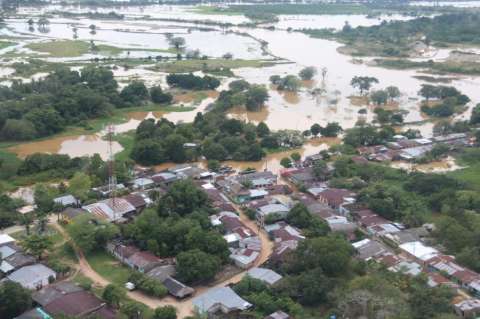 Víctimas de ola invernal podrán acceder a entrega de tierras