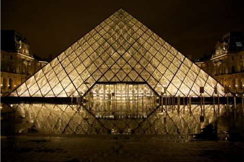 El Museo del Louvre expone por primera vez obras robadas e interceptadas en la aduana