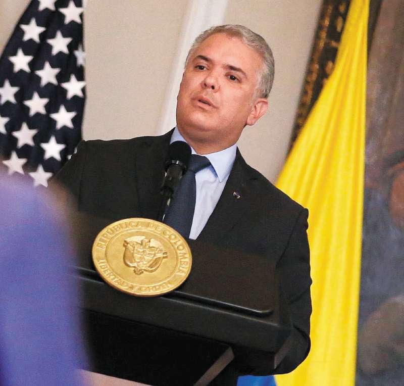 Iván Duque ha cuestionado de frente algunas de las propuestas de Gustavo Petro.  / AFP