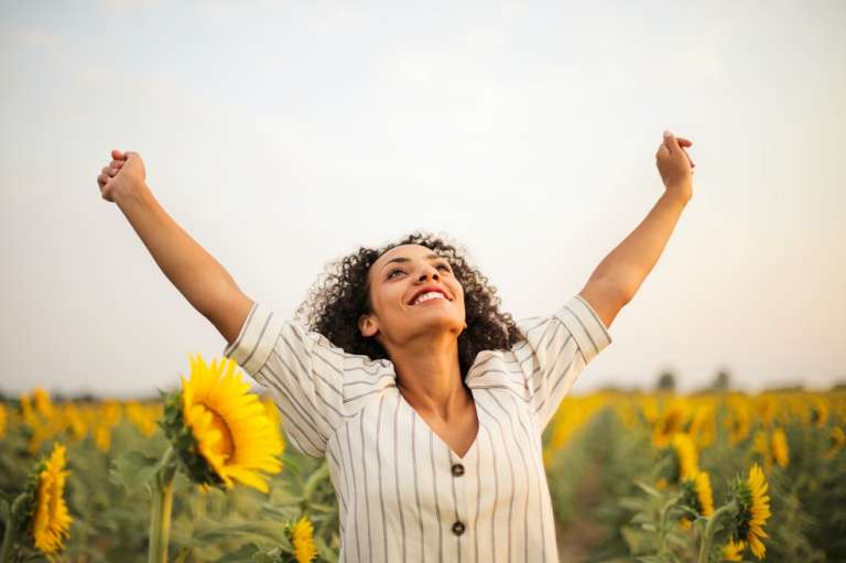Capricornio:
Arduos trabajadores y responsables por naturaleza, los Capricornio suelen alcanzar el éxito con el pasar del tiempo. Su constancia y su capacidad de análisis, así como su inteligencia para descifrar a las personas, los lleva a encontrar soluciones y estrategias eficientes.


Estas habilidades harán que los nacidos bajo este signo dejan huella por su crecimiento en las pareas donde deban mostrar sus talentos. Jeff Bezos es fiel reflejo de lo que pueden alcanzar los de este signo. El empresario y fundador de Amazon, el hombre más rico del mundo según Forbes, nació el 12 de enero y próximamente se embarcará en el primer viaje comercial al espacio.