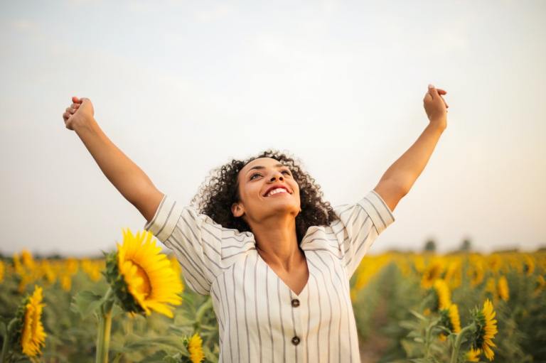 Capricornio:
Arduos trabajadores y responsables por naturaleza, los Capricornio suelen alcanzar el éxito con el pasar del tiempo. Su constancia y su capacidad de análisis, así como su inteligencia para descifrar a las personas, los lleva a encontrar soluciones y estrategias eficientes.


Estas habilidades harán que los nacidos bajo este signo dejan huella por su crecimiento en las pareas donde deban mostrar sus talentos. Jeff Bezos es fiel reflejo de lo que pueden alcanzar los de este signo. El empresario y fundador de Amazon, el hombre más rico del mundo según Forbes, nació el 12 de enero y próximamente se embarcará en el primer viaje comercial al espacio.