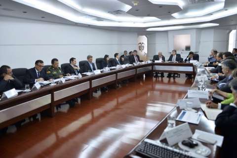 Ministros se reúnen en la Casa de Nariño para buscar salida al paro camionero