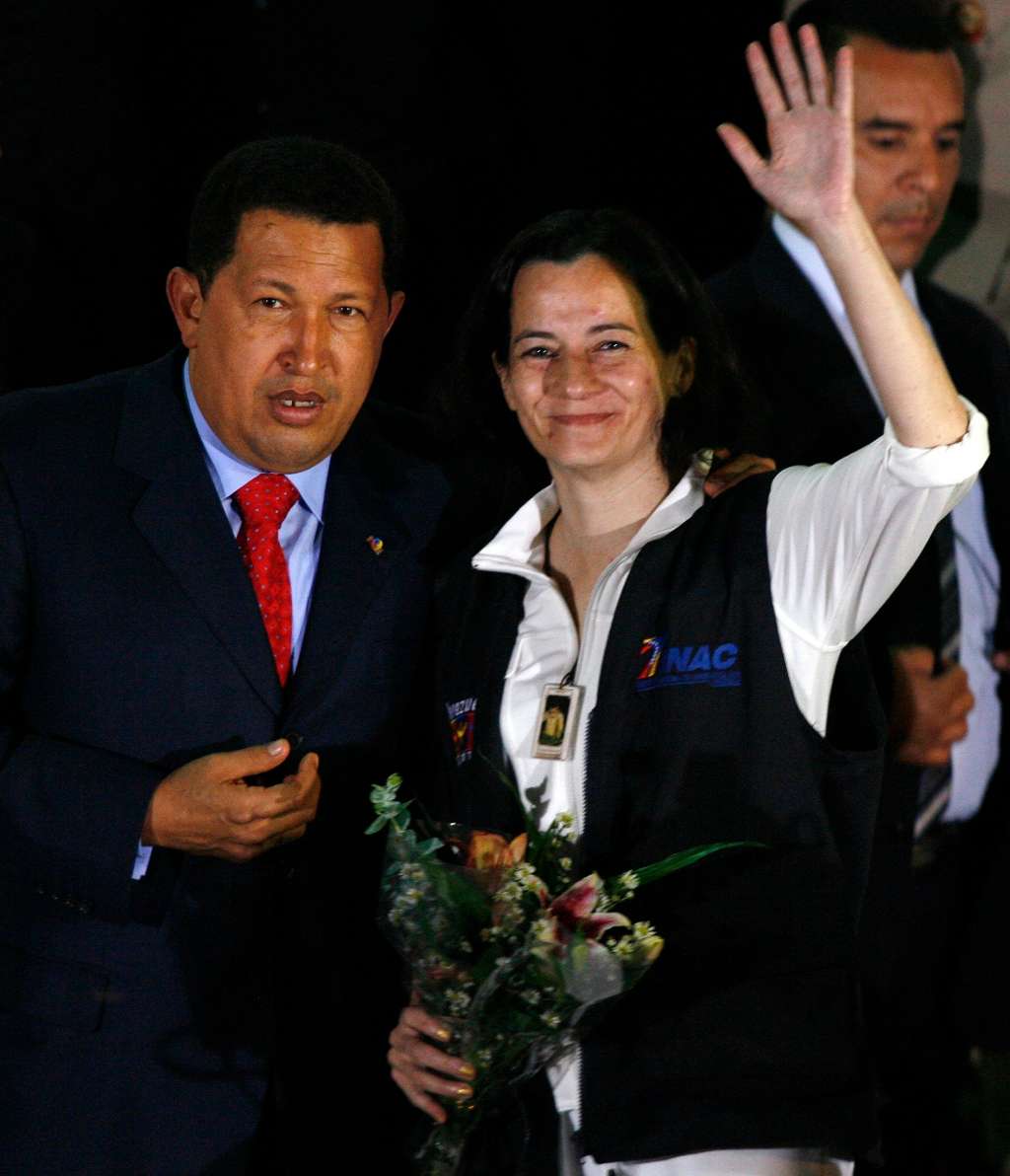 El presidente Chavez junto a Clara Rojas, quien estuvo secuestrada por las Farc.
