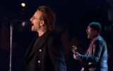 Bono y The Edge, integrantes de U2, ofrecen concierto sorpresa en el metro de Kiev