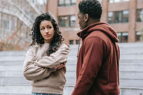 ¿Cómo saber si te están haciendo gaslighting o manipulando en tu relación?