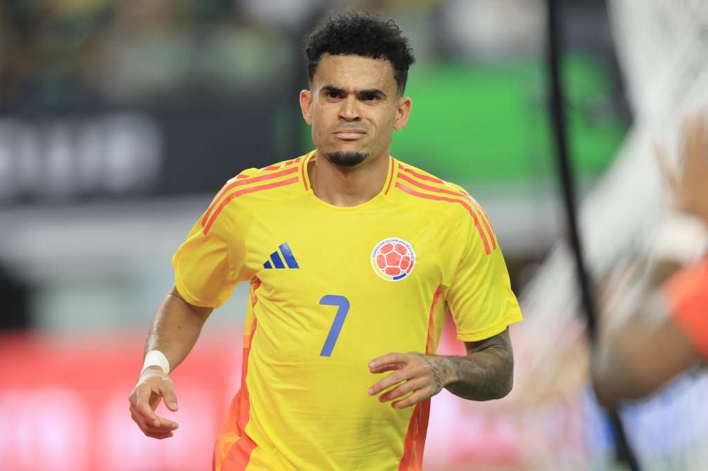 AMDEP6151. ARLINGTON (ESTADOS UNIDOS), 11/10/2025.- Luis Díaz de Colombia celebra un gol este sábado, durante un partido de preparación para la Copa Mundial 2026 entre México y Colombia en el estadio AT&T en Arlington (EE.UU.). EFE/ Carlos Ramírez