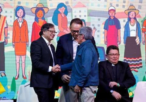 Diálogos con ELN: las claves del acto que oficializó cese al fuego y participación