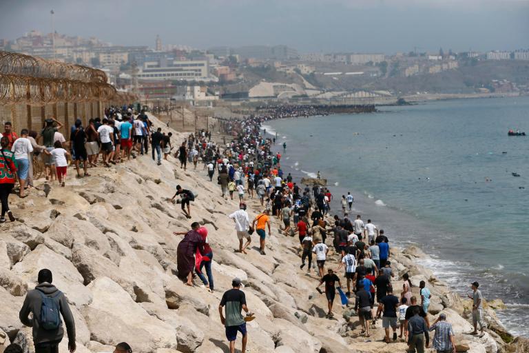 Entrada masiva de migrantes a Ceuta: ¿qué pasó y por qué España envió al Ejército?