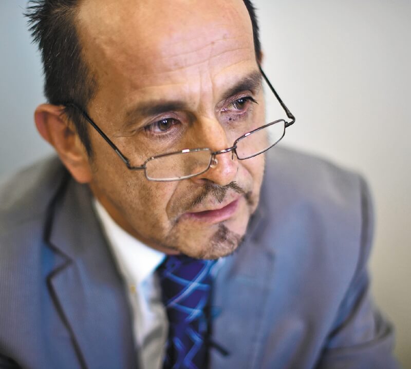 Fredy Ortiz lleva más de dos décadas leyendo la carta astral a políticos y funcionarios. / Óscar Pérez