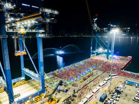 8.000 corredores salieron desde el Puerto de Cartagena en la media maratón del mar