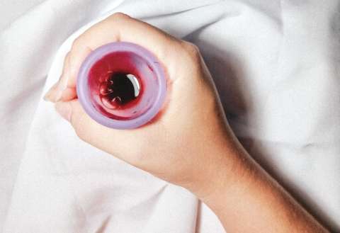 ¿Qué es un período menstrual incapacitante y por qué está en la consulta popular?