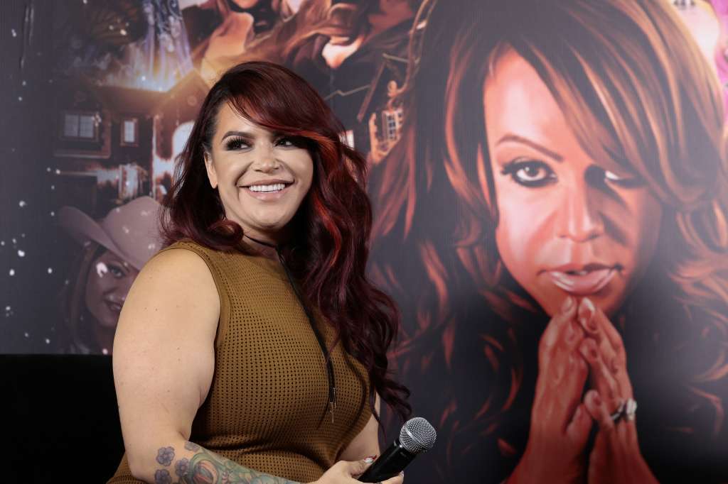 MEX2761.CIUDAD DE MÉXICO (MÉXICO), 18/08/2023.- La hija de la fallecida cantante Jenni Rivera, Jacquie Rivera, participa hoy en una rueda de prensa durante la presentación del álbum póstumo de la artista titulado "Misión cumplida".en la Ciudad de México (México). El legado de la Diva de la Banda, Jenni Rivera, fallecida en 2012, se mantiene vivo a pesar del tiempo y sus cinco hijos tratan de mantenerse unidos y trabajar para honrar a su madre, quien les enseñó, dijo Jacqie Rivera, a estar juntos pase lo que pase. EFE/José Méndez