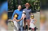 Mark Zuckerberg tapó el rostro de sus hijas en redes. ¿Deberíamos hacerlo todos?