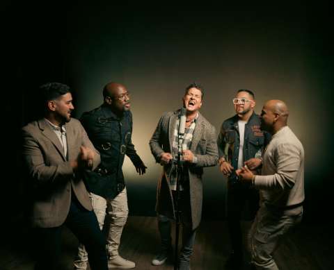 Así suena versión salsa de ‘La Tierra del olvido’ grabada por Carlos Vives y Niche