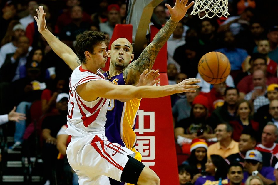 Houston le propinó a Los Ángeles la cuarta derrota consecutiva por segunda vez en esta temporada / AFP