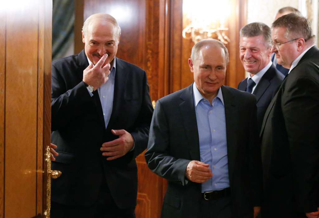"Lukashenko confirmó su intención de realizar cambios en la Constitución", destacó el portavoz del Kremlin, Dmitri Peskov / AFP