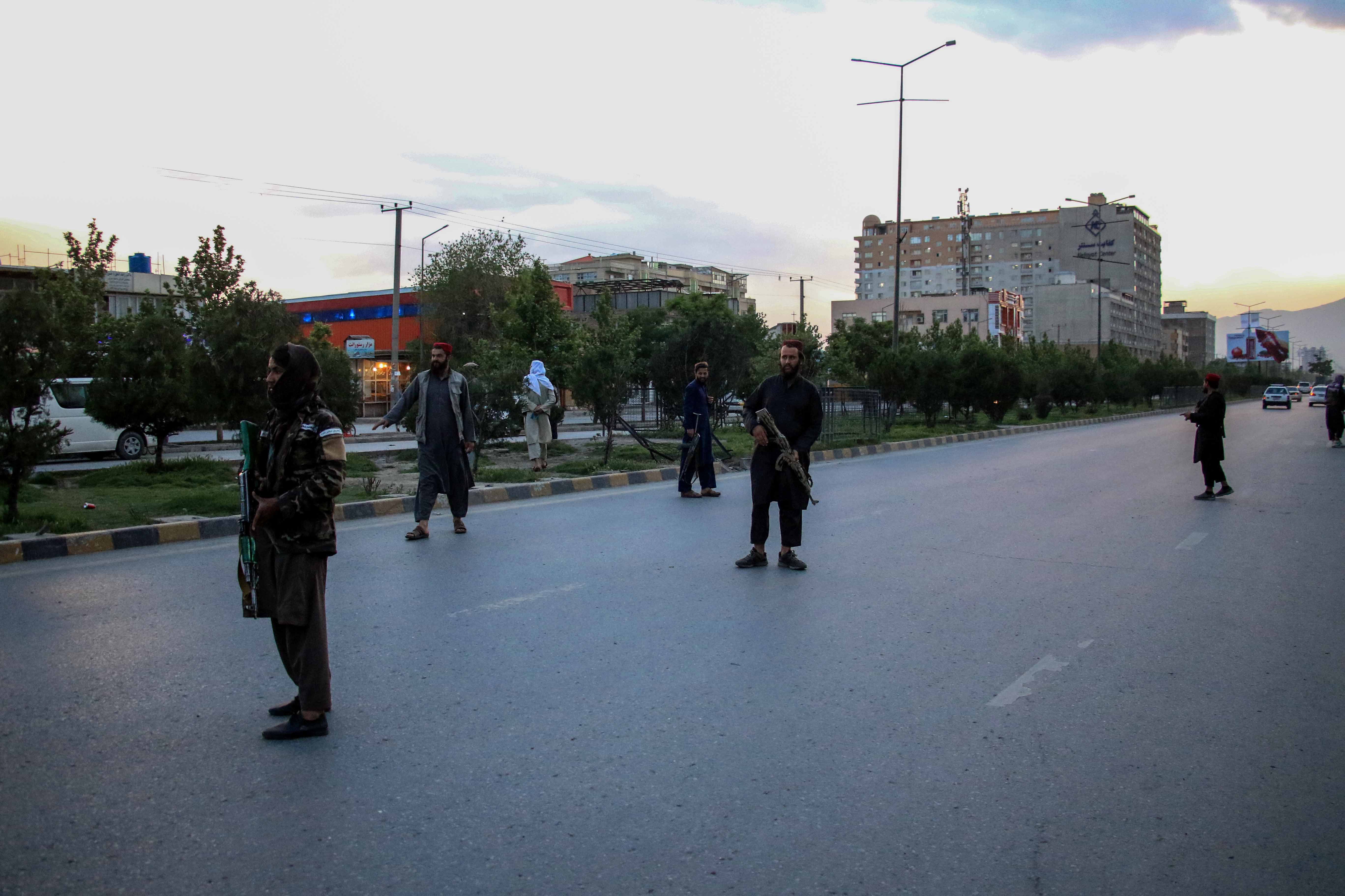 Kabul (Afghanistan), 22/04/2022.- Taliban stand guard near the scene of a bomb blast, in Kabul, Afghanistan, 22 April 2022. A bomb planted on a road divider was detonated when a vehicle was passing by an area in Darul Aman road injuring at least one person. (Afganistán) EFE/EPA/STRINGER