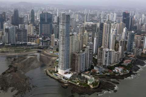 Panamá se reúne con la OCDE para buscar salida de la lista de paraísos fiscales