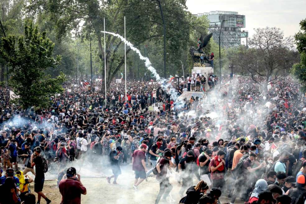 El estallido social comenzó el 17 de octubre. / Claudio Caiozzi @caiozzama / Ruta 35