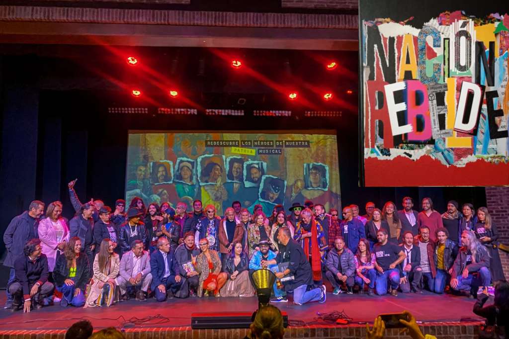 Algunos miembros del equipo de producción, equipo del proyecto editorial y artistas colombianos que hicieron parte de “Nación Rebelde”, en el lanzamiento del libro homnimo.