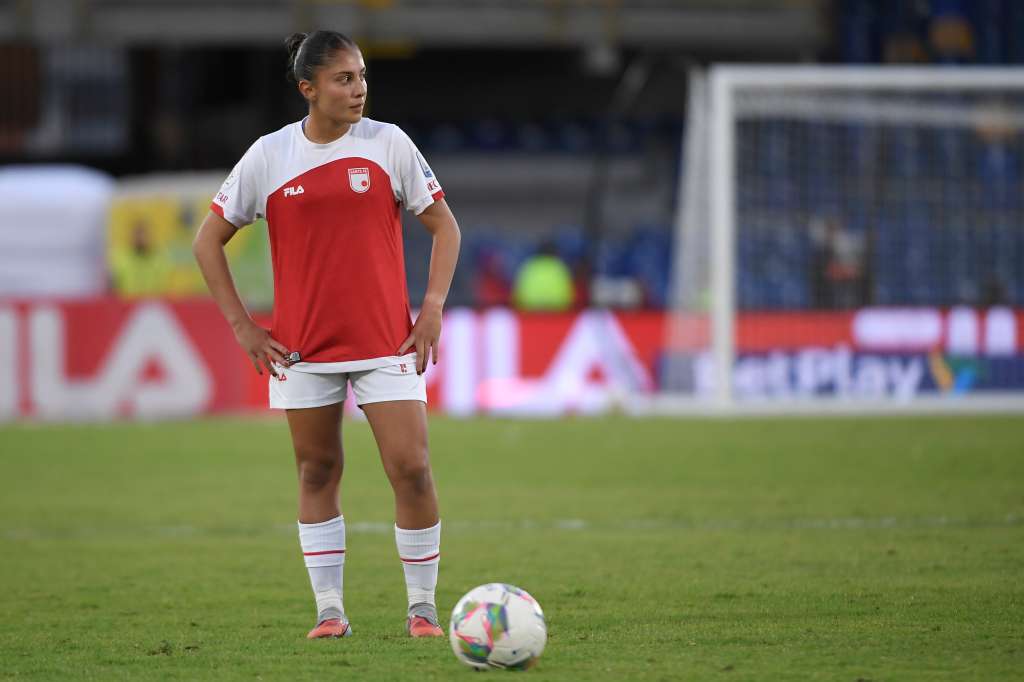 Centrocampista de Santa Fe en el partido de ida ante Deportivo Cali, por la final de la Liga Femenina BetPlay Dimayor 2025.