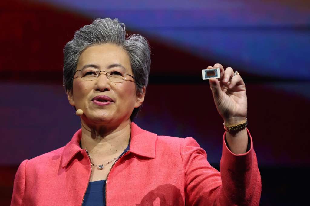 Taipei (Taiwan), 03/06/2024.- AMD CEO Lisa Su presents a CPU during her keynote speech ahead of the COMPUTEX show in Taipei, Taiwan, 03 June 2024. Computex, one of the largest computer and technology trade shows in the world, will run from 04 to 07 June in Taipei. EFE/EPA/RITCHIE B. TONGO