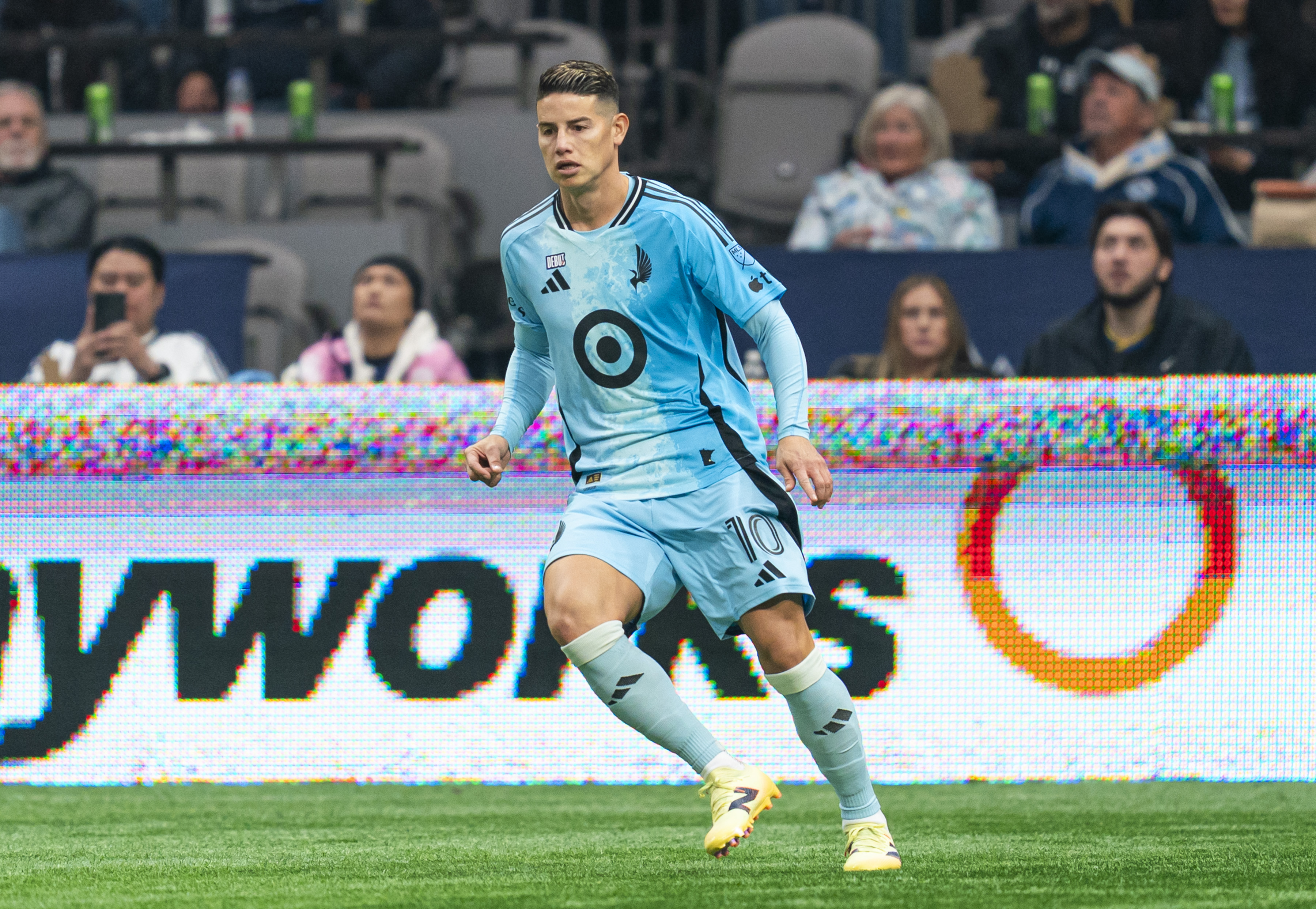 James Rodríguez en el partido entre Minnesota United y Vancouver Whitecaps en el BC Place el 15 de marzo de 2026.