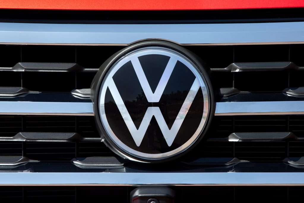 Logo de Volkswagen, firma que reconoció en 2015 haber modificado 11 millones de vehículos en todo el mundo.