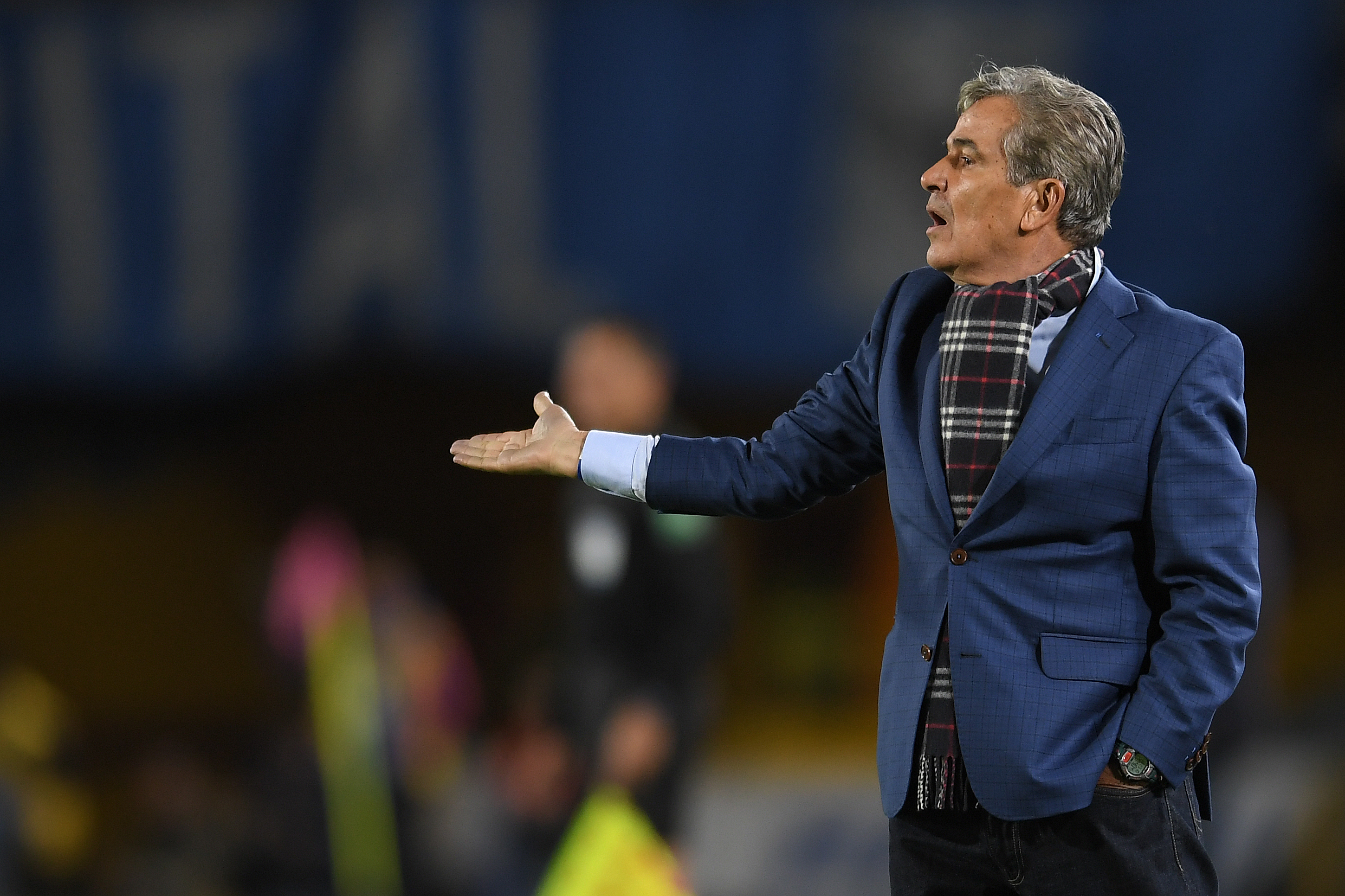 Director técnico colombiano que dirige a Millonarios, en el partido ante Santa Fe por la fecha 19 de la Liga Águila II 2019.
