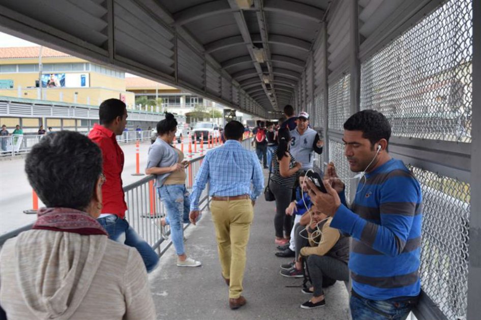 Cubanos bloqueados en la frontera entre México y Estados Unidos / EFE