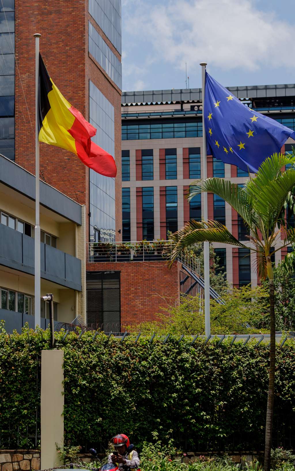 KIGALI (Rwanda), 18/03/2025.- The Belgium and European Union flags fly outside the Belgium embassy in Kigali, Rwanda, 18 March 2025. On 17 March Rwanda severed diplomatic ties with Belgium 'effective immediately', according to a statement from the Rwandan Ministry of Foreign Affairs, citing interference with regional affairs. (Bélgica, Ruanda) EFE/EPA/MOISE NIYONZIMA
