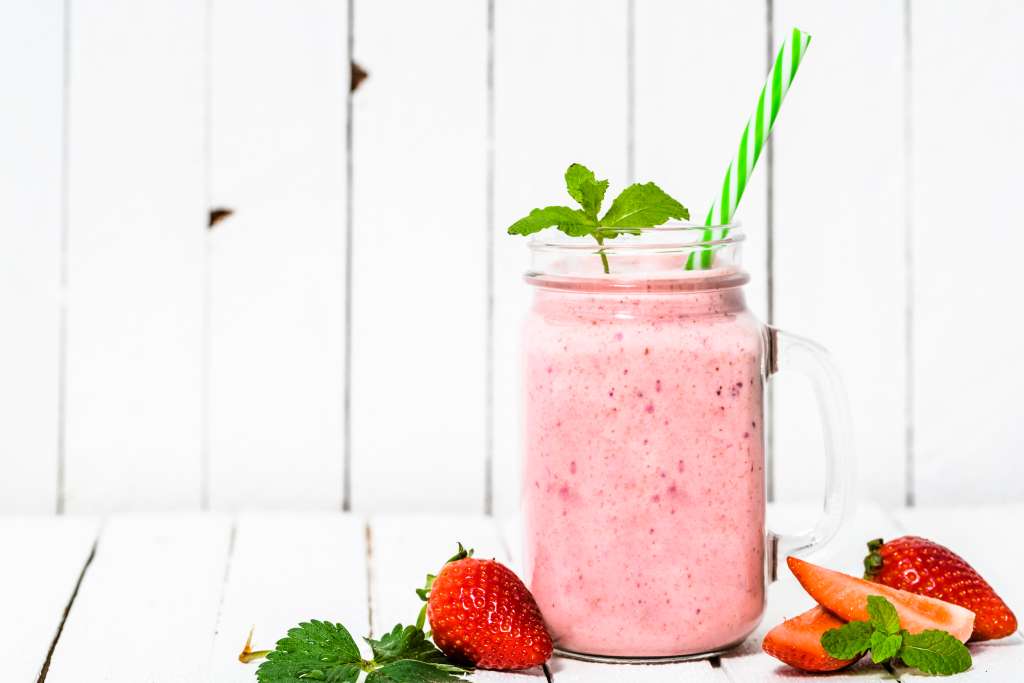 Agua de fresa cremosa