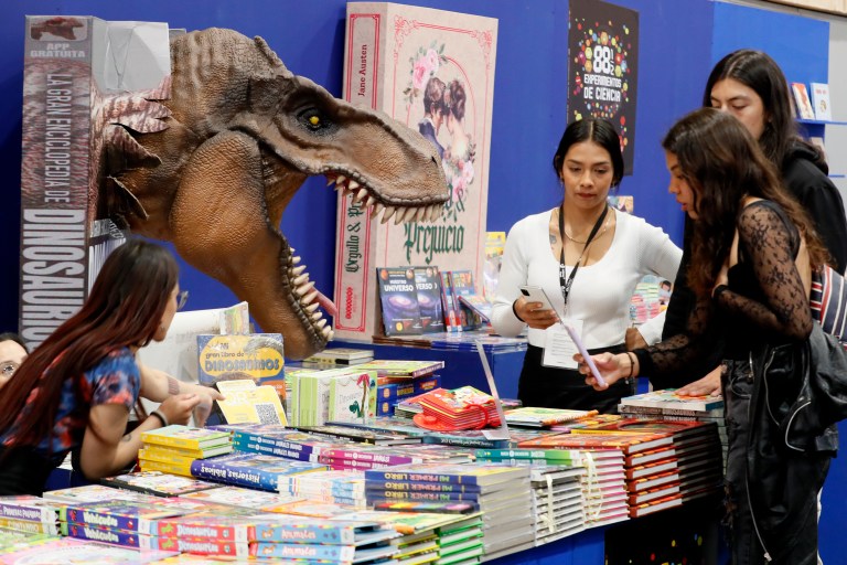 Programación Feria del Libro 20 de abril: horarios, eventos e invitados