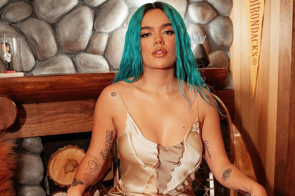Este fin de semana, la cantante de música urbana sufrió una aparatosa caída luego de rodar por unas escaleras en pleno concierto en Miami.