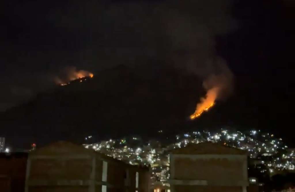 Dos incendios forestales fueron reportados en menos de tres horas en el cerro Quitasol, en Bello.