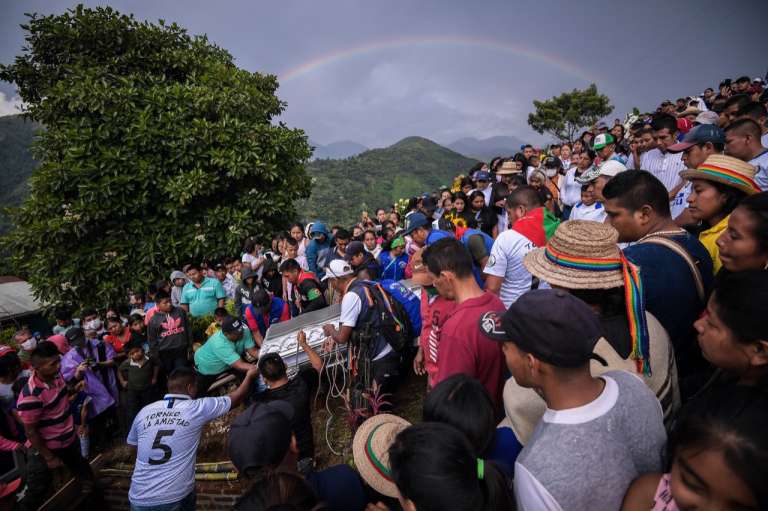 Siembra de Argenis Yatacué y Marcelino Yatacué Ipia