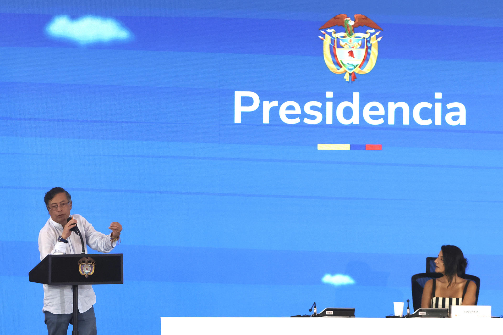 AME7365. SANTA MARTA (COLOMBIA), 28/04/2026.- El presidente de Colombia, Gustavo Petro, habla durante la primera Conferencia para la Transición más allá de los Combustibles Fósiles este martes, en Santa Marta (Colombia). Petro cuestionó que el capitalismo se pueda adaptar "a un modo de energía no fósil" e invitó a reflexionar sobre el tema. EFE/ Ricardo Maldonado Rozo
