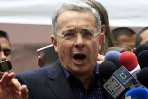 Eliminaron la reelección por una venganza política: Uribe