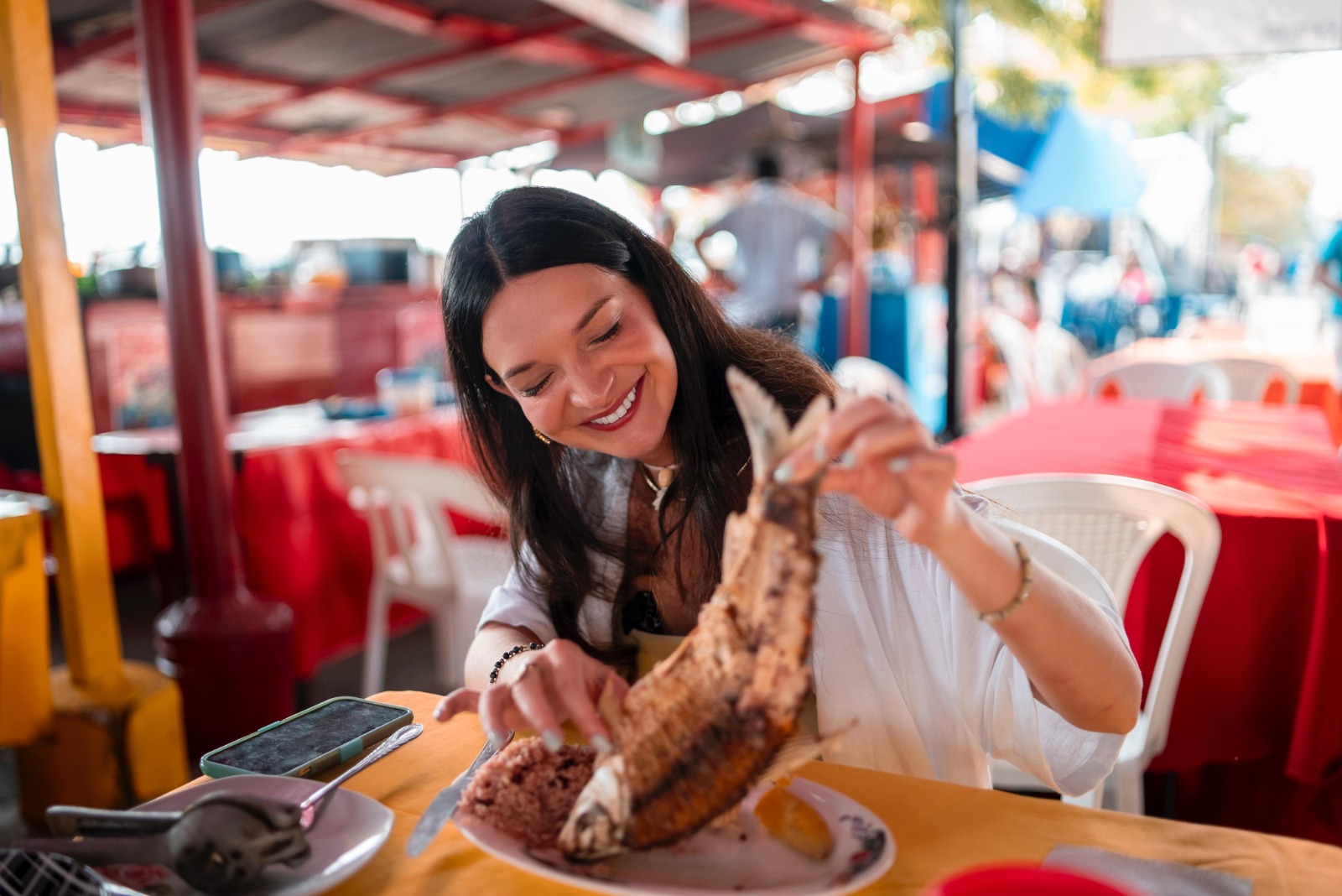 El bocachico se come con arroz, yuca, papa, plátano o ensalada en el festival organizado para estas fiestas.