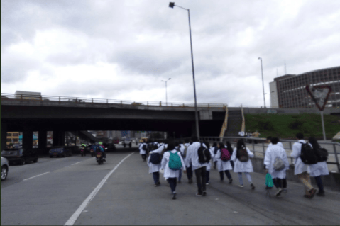 Por protestas estudiantiles, hubo restricciones en la movilidad de algunas vías de Bogotá