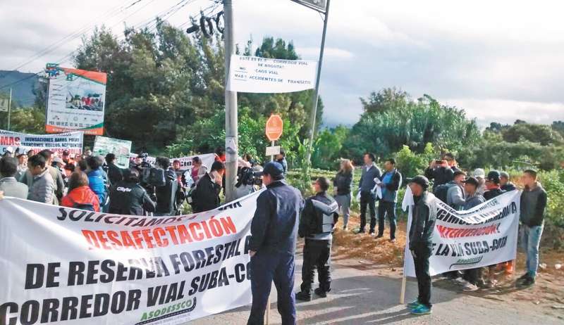Los habitantes de la vereda Chorrillos (Suba) piden la desafectación de la Van der Hammen para destrabar la construcción de la doble calzada. / Cortesía